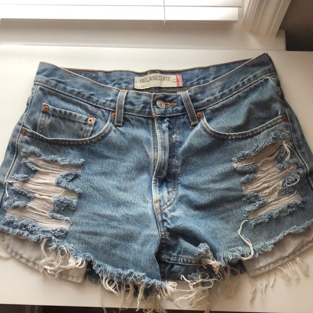 Levi’s 550 “Relaxed Fit” Jean Shorts